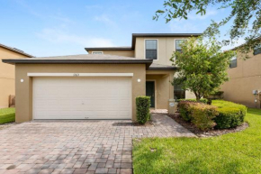 Cypress Pointe- Contemporary Villa in a gated community with a game room
